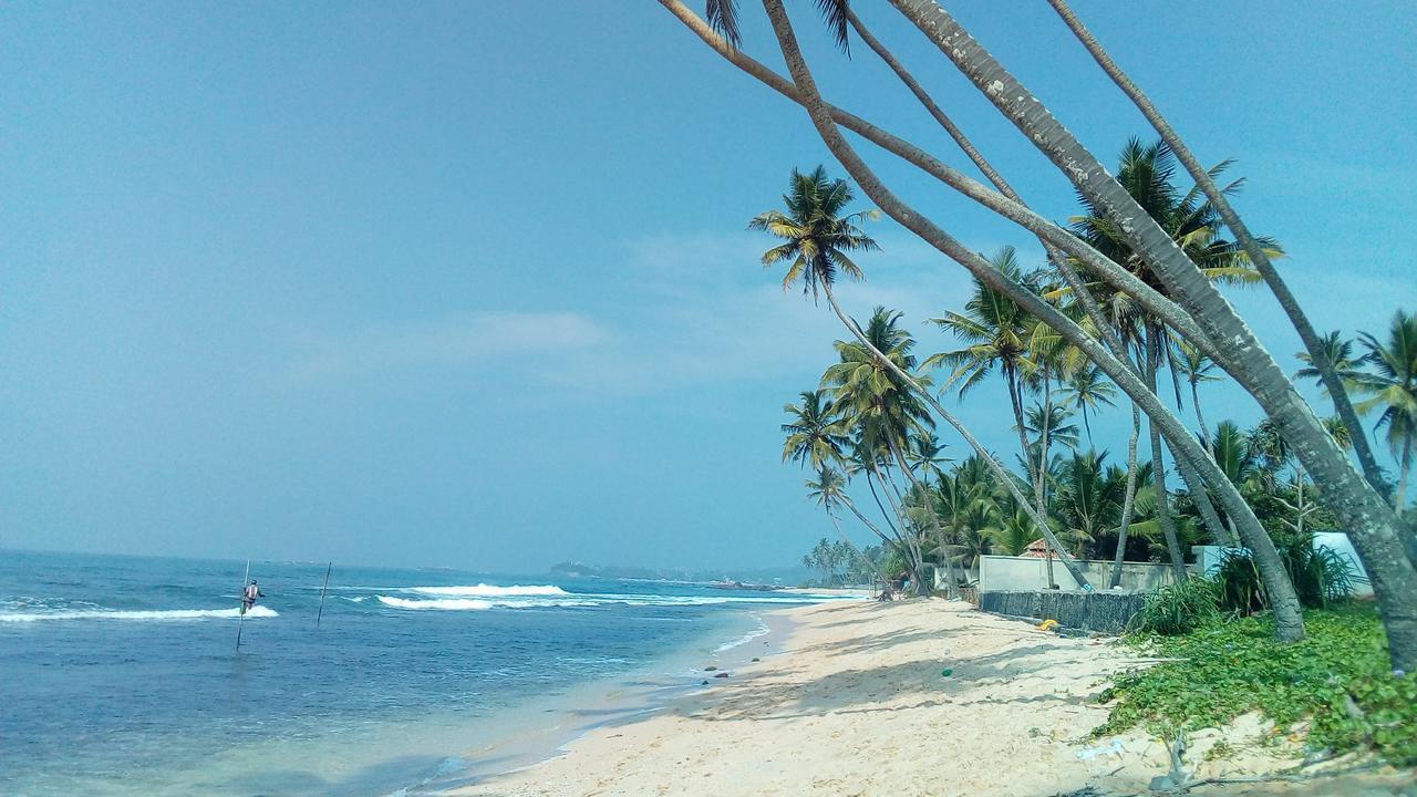 Шри ланка из уфы. Унаватуна Шри Ланка. Shanthi Beach Resort Унаватуна. Araliya Beach Шри Ланка. Аралия Бич Унаватуна.